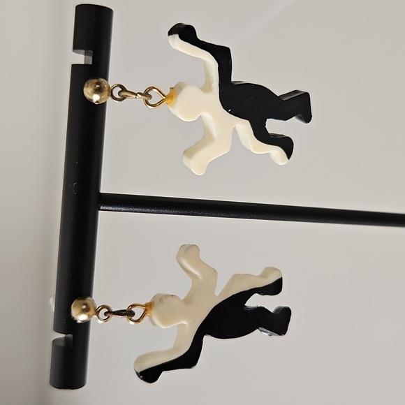 Jewelry - Black and White Dancing People